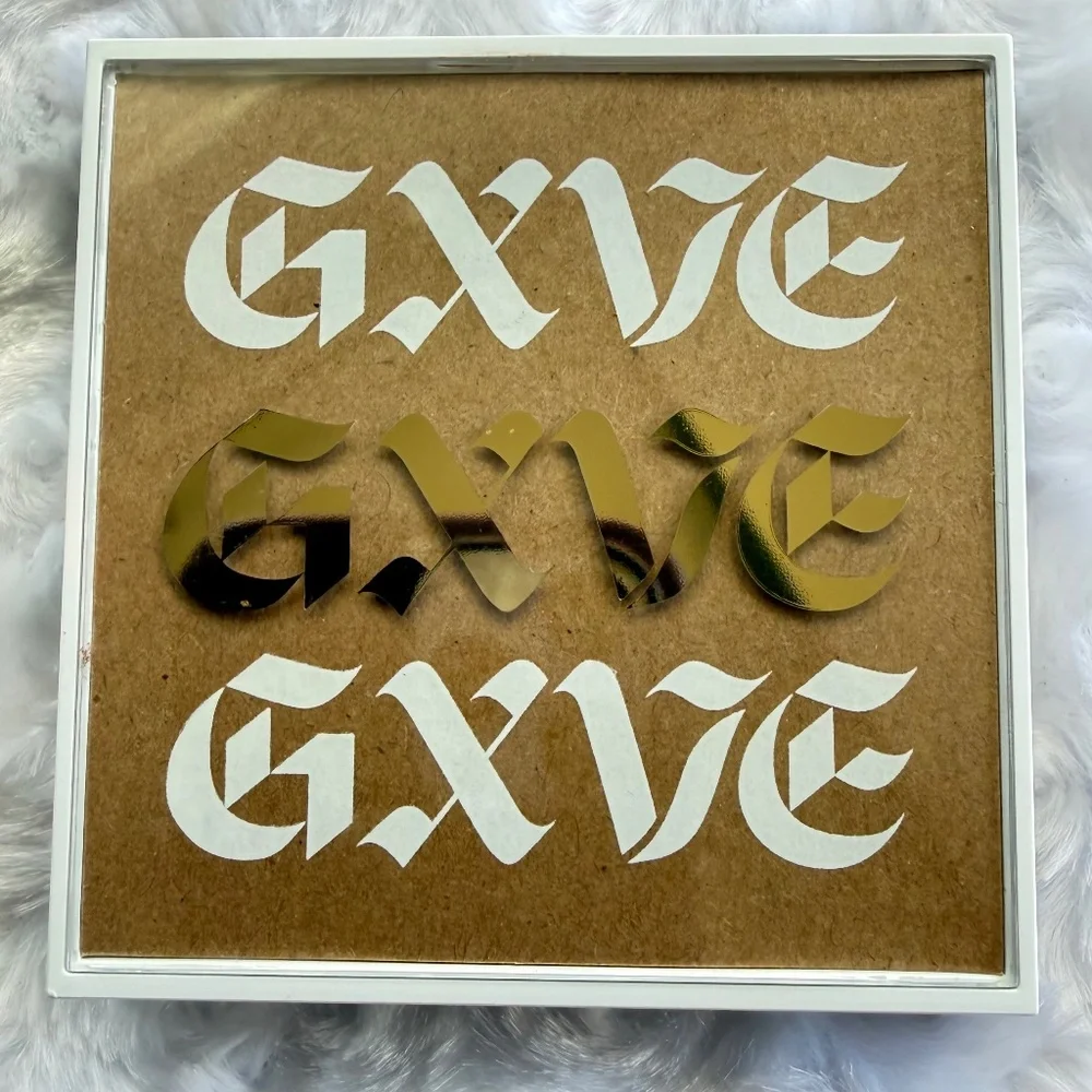 GXVE Eye See in color Just A Girl Eyeshadow Palette